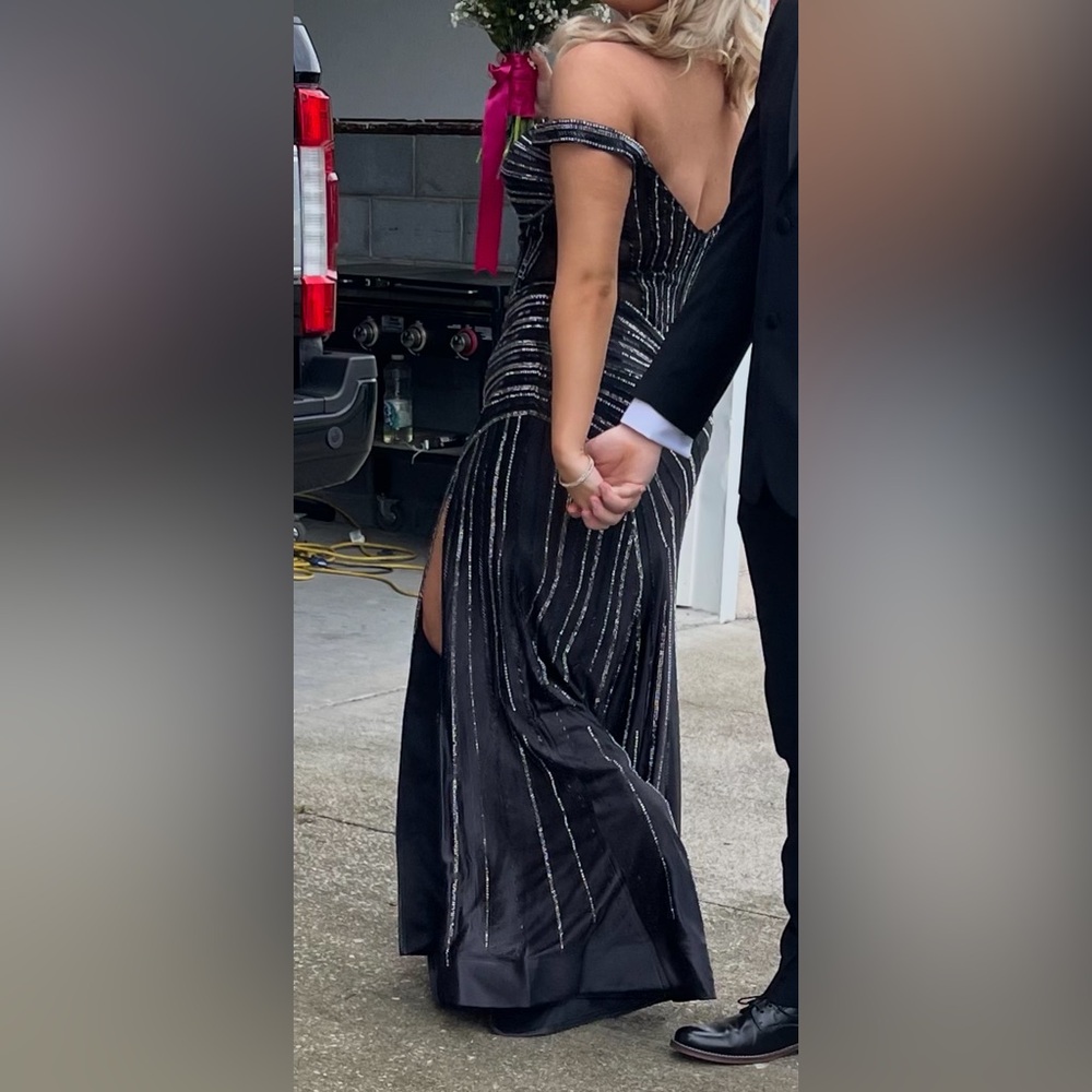 Ellie Wilde Elegant Black Gown with Silver Accents - Picture 8 of 16